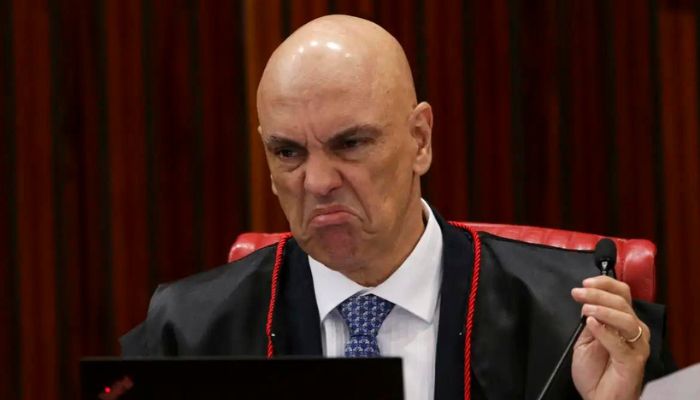 Moraes nega pedido de Bolsonaro para não comparecer a interrogatório